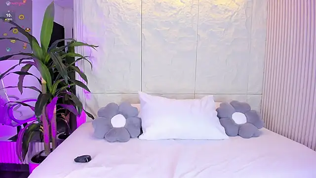 AnahinClar online show from April 15, 12:10 pm