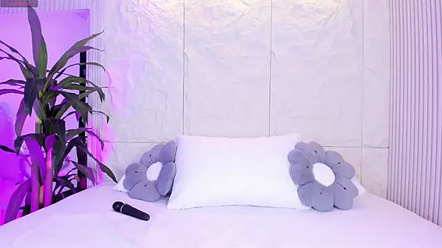 AnahinClar online show from April 4, 12:12 pm