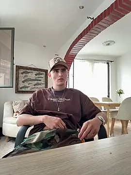Snapshot of PhilipRich chatting on June 24, 3:32 pm PhilipRich online show from June 24, 3:32 pm