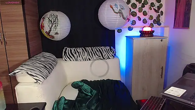 Snapshot of mariangel_tattooed_barbie chatting on March 1, 2:04 am mariangel tattooed barbie online show from March 1, 2:04 am