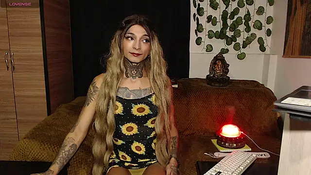 Snapshot of mariangel_tattooed_barbie chatting on December 24, 2:54 am mariangel tattooed barbie online show from December 24, 2:54 am