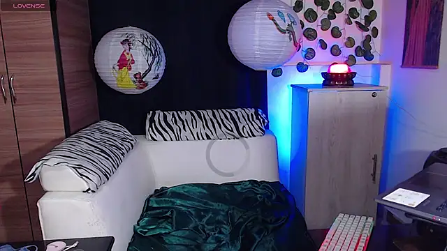 Snapshot of mariangel_tattooed_barbie chatting on February 22, 3:01 am mariangel tattooed barbie online show from February 22, 3:01 am