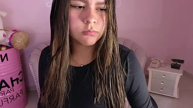 Snapshot of emmalee_01a chatting on February 19, 10:45 am emmalee 01a online show from February 19, 10:45 am
