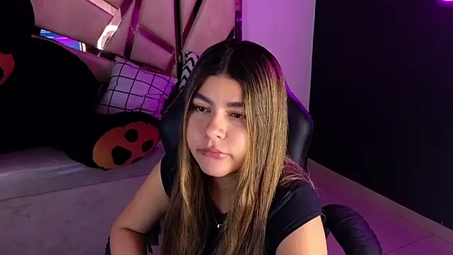 Snapshot of emmalee_01a chatting on February 20, 5:09 pm emmalee 01a online show from February 20, 5:09 pm