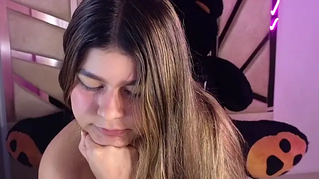 Snapshot of emmalee_01a chatting on February 26, 2:27 pm emmalee 01a online show from February 26, 2:27 pm