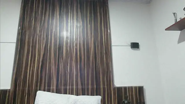 Snapshot of issa_soto_ chatting on February 4, 1:38 pm issa soto online show from February 4, 1:38 pm