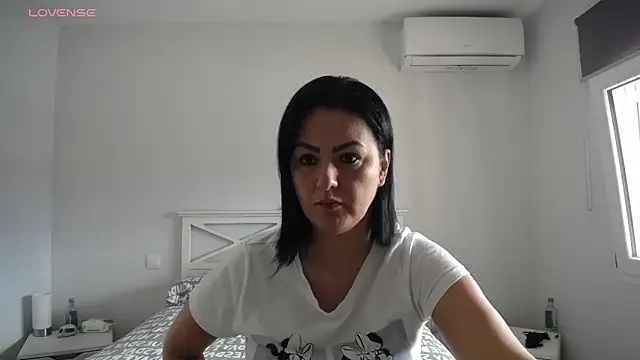 Snapshot of Sofiiaa_Cooper chatting on February 5, 10:33 am Sofiiaa Cooper online show from February 5, 10:33 am