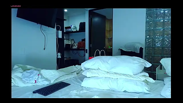 thedianakaro online show from April 3, 3:24 am