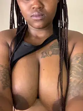 Snapshot of ThickPearlx23 chatting on July 7, 7:23 am ThickPearlx23 online show from July 7, 7:23 am