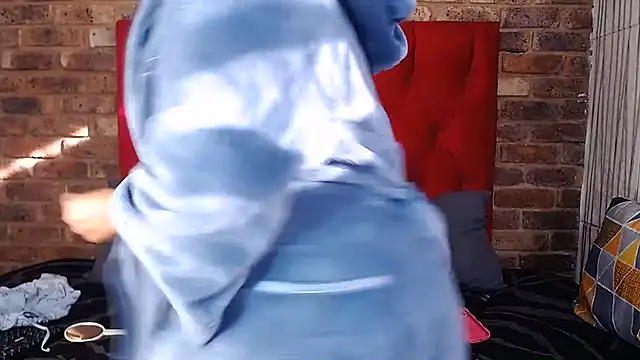 Snapshot of ThickPearlx23 chatting on June 5, 6:40 am ThickPearlx23 online show from June 5, 6:40 am