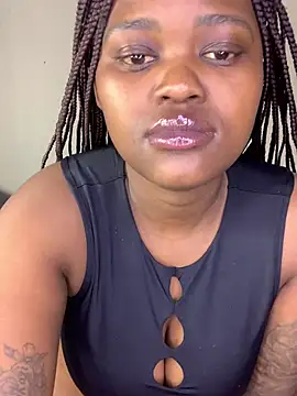 Snapshot of ThickPearlx23 chatting on June 18, 2:32 am ThickPearlx23 online show from June 18, 2:32 am