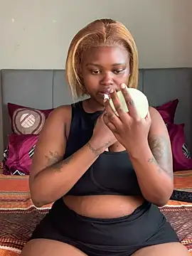 Snapshot of ThickPearlx23 chatting on July 28, 10:45 am ThickPearlx23 online show from July 28, 10:45 am