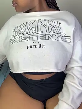 Snapshot of ThickPearlx23 chatting on June 12, 8:28 pm ThickPearlx23 online show from June 12, 8:28 pm