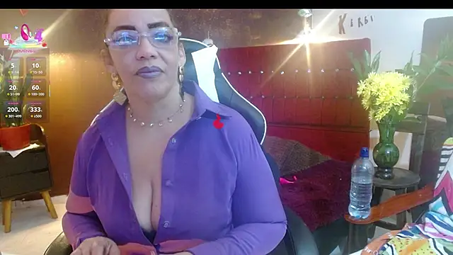 Snapshot of PervertedMature chatting on October 5, 9:27 pm PervertedMature online show from October 5, 9:27 pm