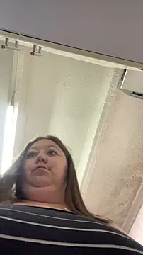 Chloee ep online show from April 7, 1:02 pm