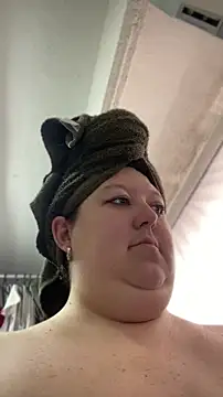 Chloee ep online show from April 8, 1:01 pm