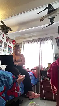 Chloee ep online show from November 27, 3:01 pm