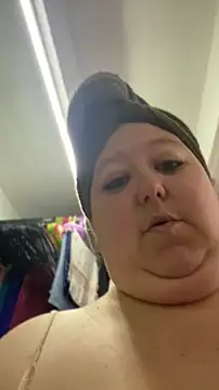 Chloee ep online show from April 10, 12:45 pm