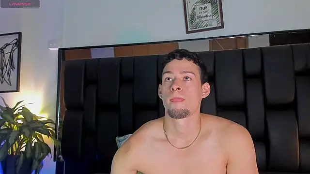 JadeSmiith  online show from November 28, 11:05 pm