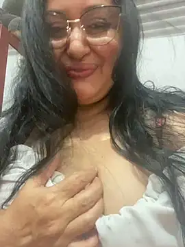 Snapshot of Gia_Nahomi chatting on January 7, 11:24 pm Gia Nahomi online show from January 7, 11:24 pm