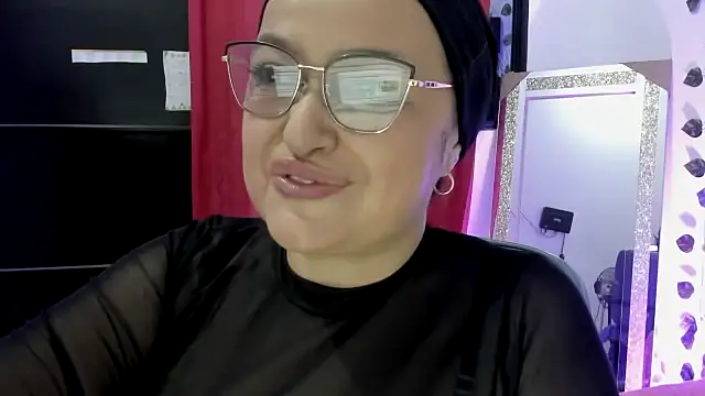 Snapshot of Gia_Nahomi chatting on October 2, 10:57 pm Gia Nahomi online show from October 2, 10:57 pm