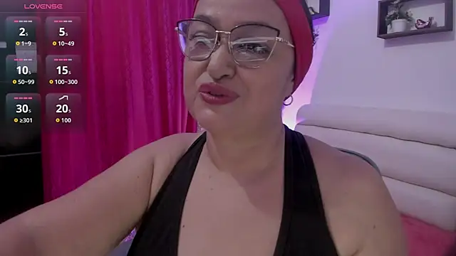 Gia Nahomi online show from October 25, 9:37 pm