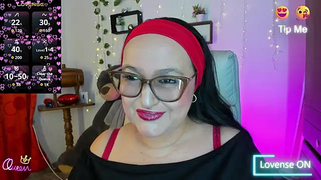 Gia Nahomi online show from April 10, 11:01 pm