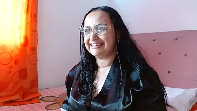 Snapshot of Gia_Nahomi chatting on January 15, 10:02 pm Gia Nahomi online show from January 15, 10:02 pm