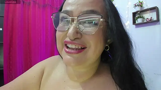 Gia Nahomi online show from November 17, 9:52 pm