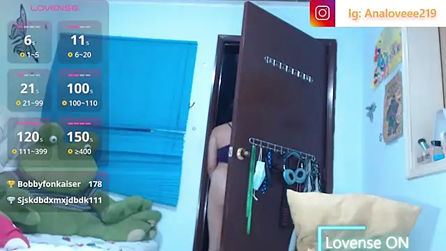 Snapshot of ana_studio chatting on July 12, 10:54 pm ana studio online show from July 12, 10:54 pm