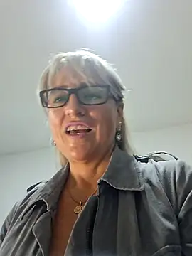 Snapshot of almaluna7 chatting on February 11, 11:26 pm almaluna7 online show from February 11, 11:26 pm