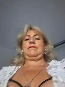 Snapshot of almaluna7 chatting on February 22, 12:02 am almaluna7 online show from February 22, 12:02 am