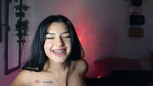 Snapshot of Alahia7demon chatting on December 2, 3:25 pm Alahia7demon online show from December 2, 3:25 pm