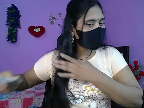 Hot Maleka online show from April 19, 4:30 pm