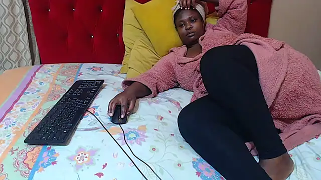Snapshot of sexychocolatbox10 chatting on June 20, 9:25 am sexychocolatbox10 online show from June 20, 9:25 am
