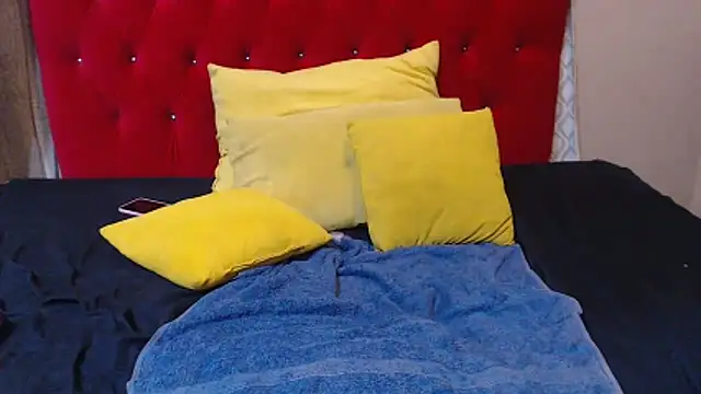 sexychocolatbox10 online show from February 5, 5:47 am