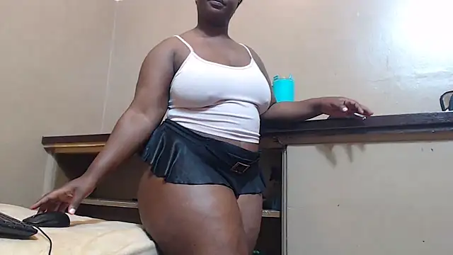 Snapshot of sexychocolatbox10 chatting on June 19, 10:54 am sexychocolatbox10 online show from June 19, 10:54 am