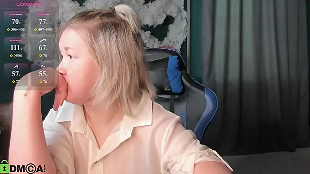 Snapshot of Sara_Robinson chatting on June 18, 9:14 am Sara Robinson online show from June 18, 9:14 am