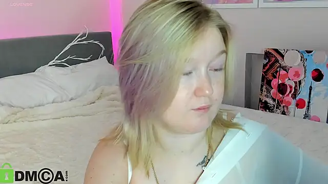 Snapshot of Sara_Robinson chatting on October 12, 2:24 am Sara Robinson online show from October 12, 2:24 am