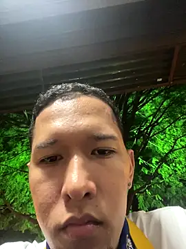 Snapshot of Yolngg chatting on October 11, 3:51 am Yolngg online show from October 11, 3:51 am