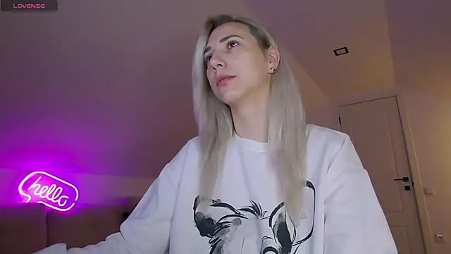 KhloeK online show from March 28, 8:59 am