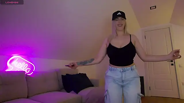 KhloeK online show from February 7, 9:28 am