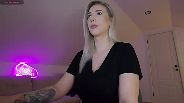 KhloeK online show from March 26, 9:18 am