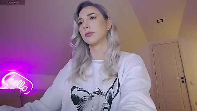 KhloeK online show from February 11, 9:53 am