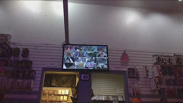 Snapshot of SlammyDjr chatting on October 9, 10:27 am SlammyDjr online show from October 9, 10:27 am