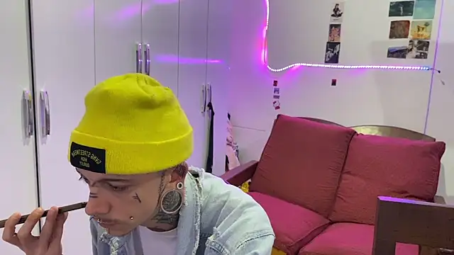 Seebohm1111 online show from November 2, 2:05 am