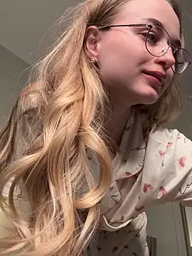 Snapshot of Tiffanyhunt chatting on May 29, 3:18 pm Tiffanyhunt online show from May 29, 3:18 pm