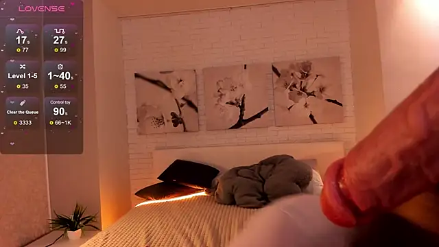 Tiffanyhunt online show from November 11, 1:28 pm