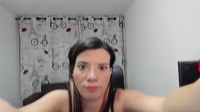 Snapshot of DanaaRey chatting on October 14, 4:29 pm DanaaRey online show from October 14, 4:29 pm