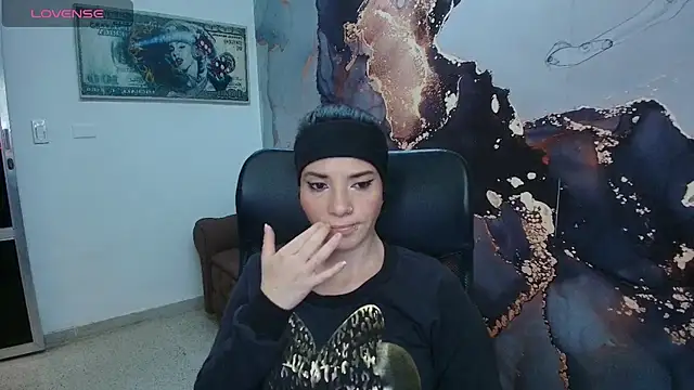 Snapshot of DanaaRey chatting on October 10, 4:19 pm DanaaRey online show from October 10, 4:19 pm